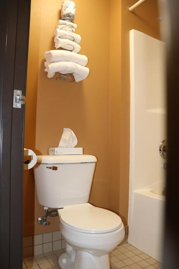 Prairie Inn Holmen La Crosse Area Bagian luar foto